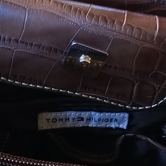 Tommy Hilfiger - Picture 2 of 4